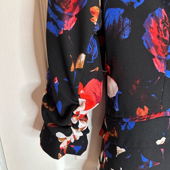 Floral three-quarter sleeve blazer - Picture 3 of 5